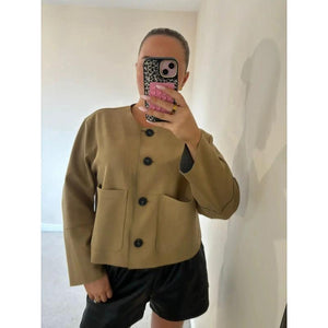 VARSI - Giacca cropped elegante con bottoni