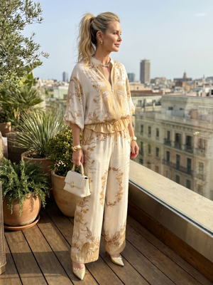ORNELLA - Completo bianco due pezzi con blusa zip e pantaloni stampati
