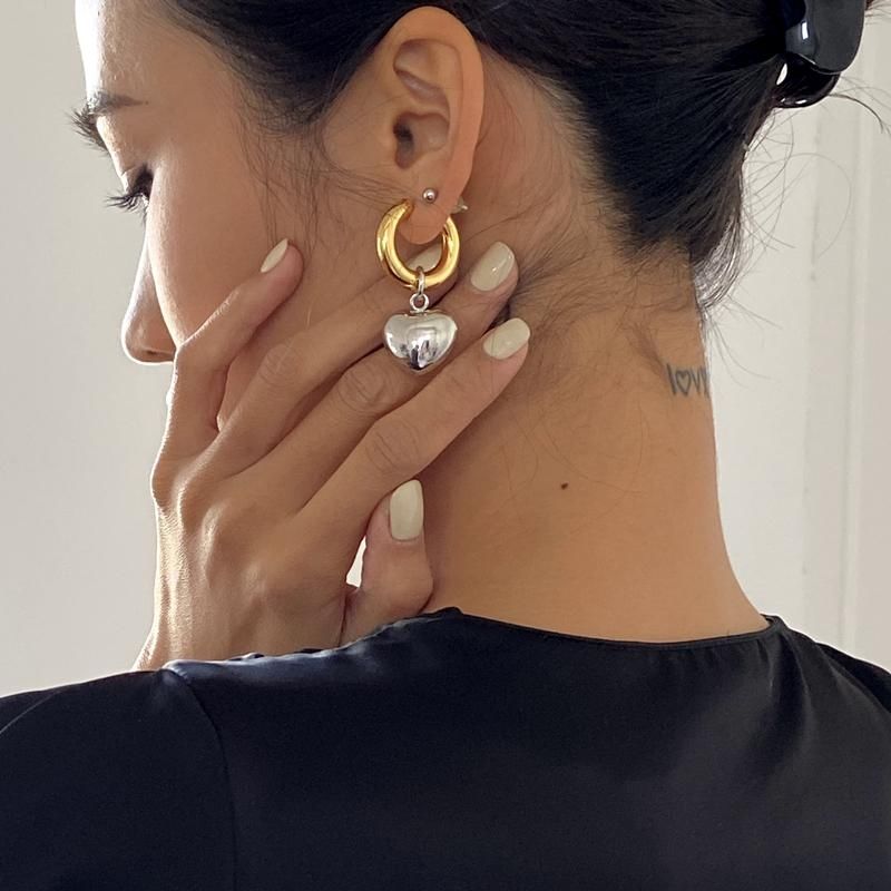 MADDALENA - Orecchini a cerchio dorati con pendente a cuore
