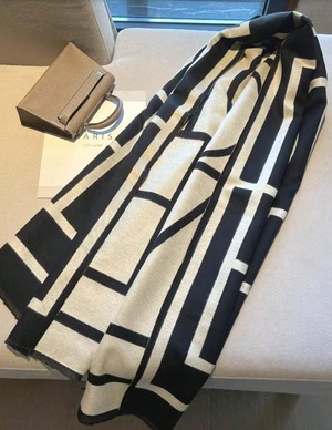 DONATELLA - Sciarpa grafica con tasche