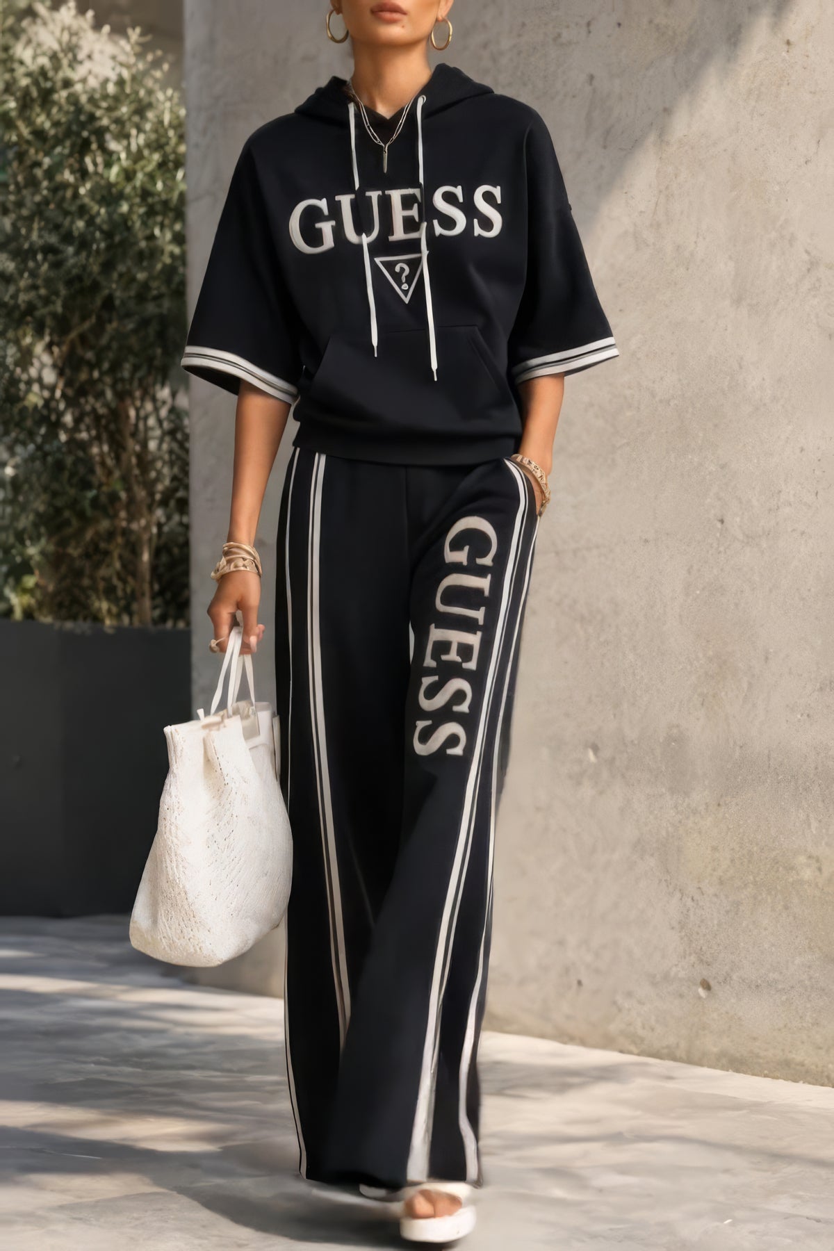 GUESS 6 X Coordinato • Tessuto sintetico morbido • Cappuccio, coulisse e bande laterali a contrasto — Guendalina — foto 2