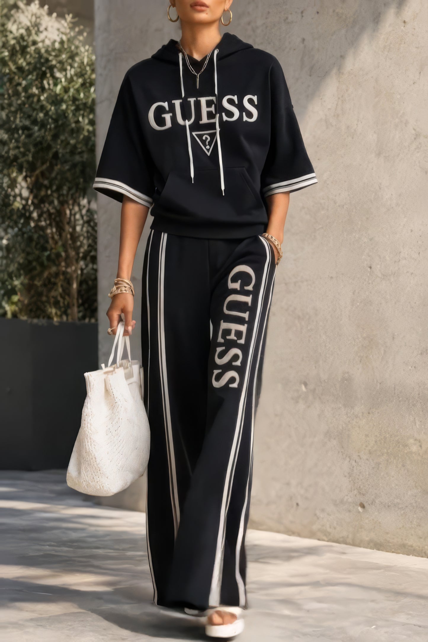 GUESS 6 X Coordinato • Tessuto sintetico morbido • Cappuccio, coulisse e bande laterali a contrasto — Guendalina — SHOT 1