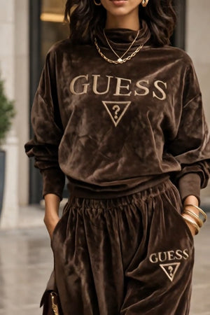 Guess Logos Coordinato • Velluto • Girocollo alto e pantaloni ampi — Vania — SHOT 3