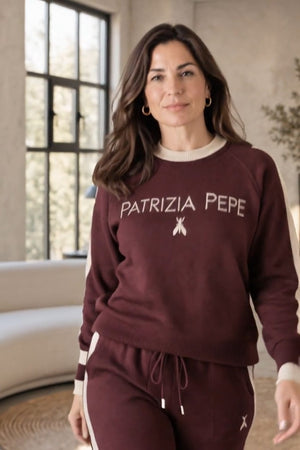 Patrizia Pepe Coordinato • Maglia in cotone o misto viscosa a maglia fine • Completo due pezzi con pantaloni jogger, collo alto, polsini a coste e inserti bianchi a contrasto — Bianca — SHOT 3